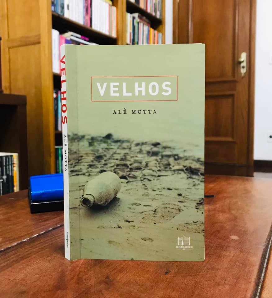 ALÊ MOTTA VELHOS - A vida como ela é, sem o final moralizante das novelas, trocado pela disparada de socos em nocaute | por Fernando Andrade